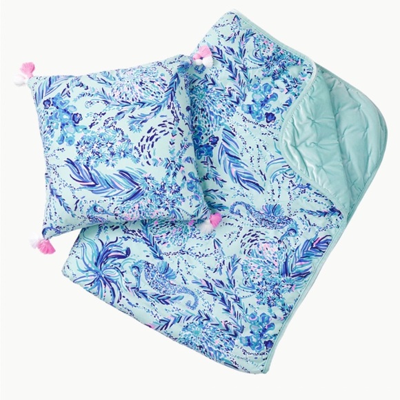 Lilly Pulitzer Other - Lilly Pulitzer Spread & Pillow Set
